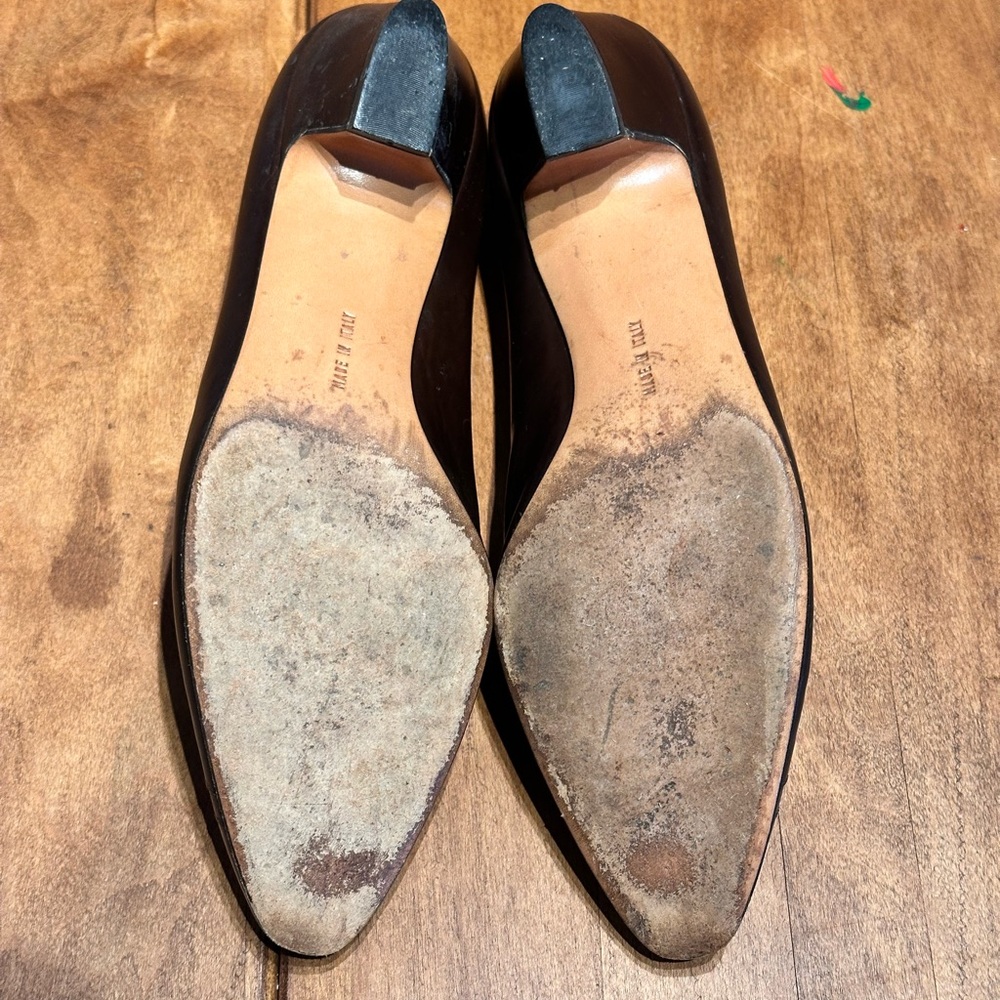 Salvatore Ferragamo Classic Low Heel Pumps - Sz 8 - Picture 6 of 6